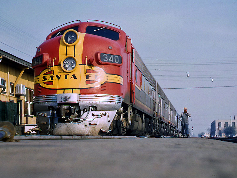 From LA to Chicago, Santa Fe Railroad was first to have diesel engines pull  passenger cars – San Bernardino Sun